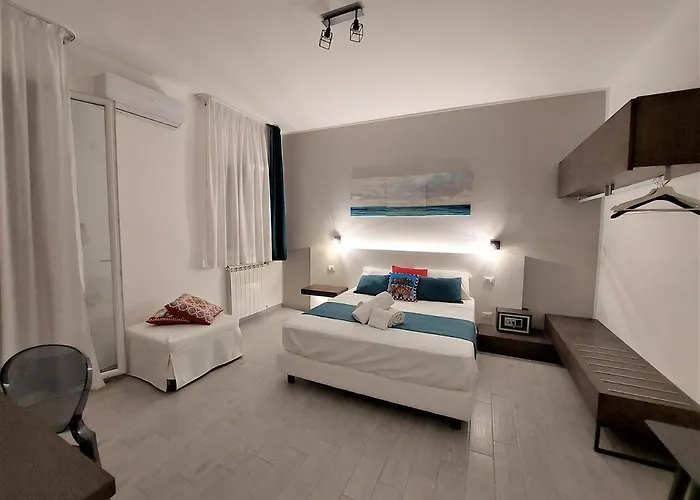 Leone Apartments